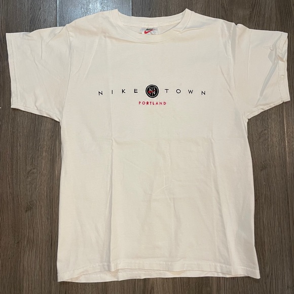 NIKE NikeTown Portland 90’s tag Vintage Nike